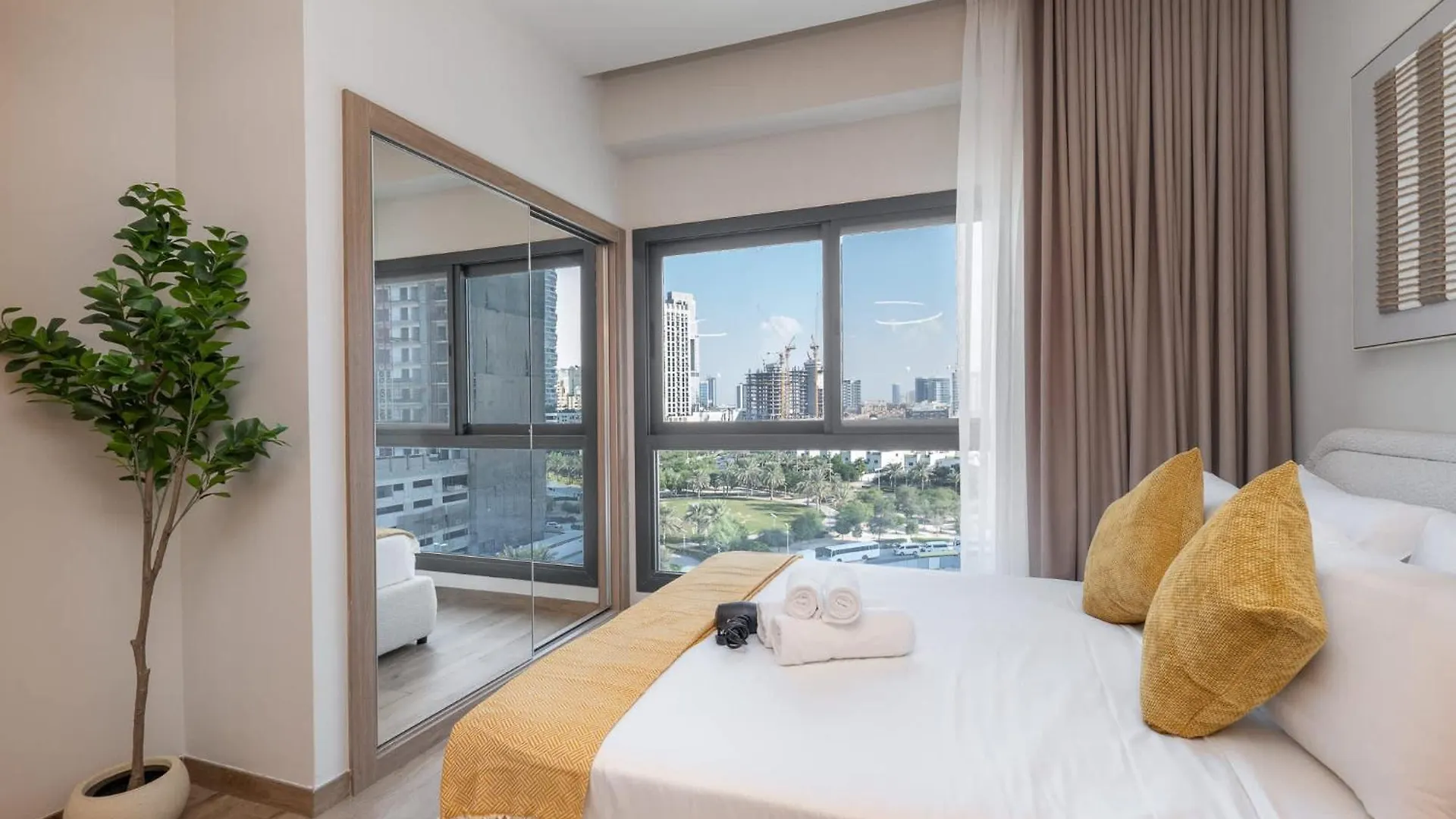 Studio Flat In Rokane G25 Near Five, Jvc Perfect For 2 Dubai Apartment