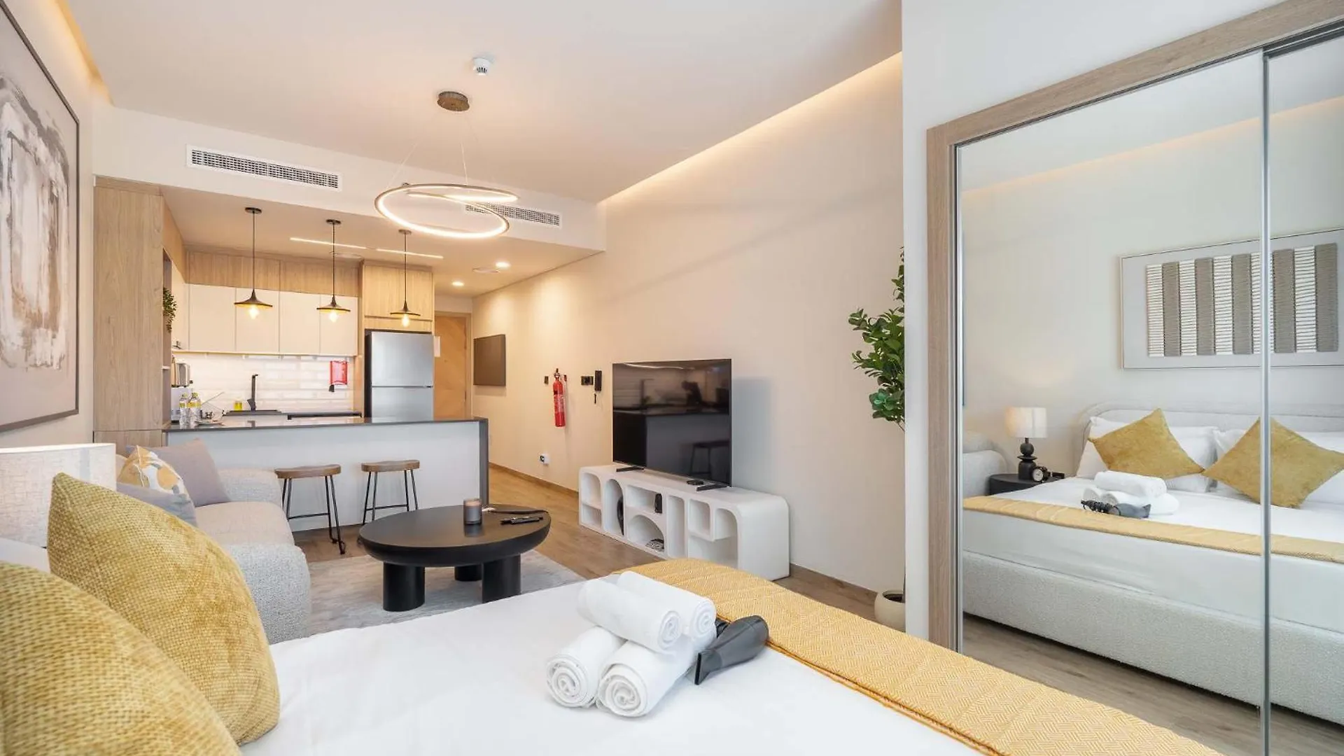 Studio Flat In Rokane G25 Near Five, Jvc Perfect For 2 Dubai