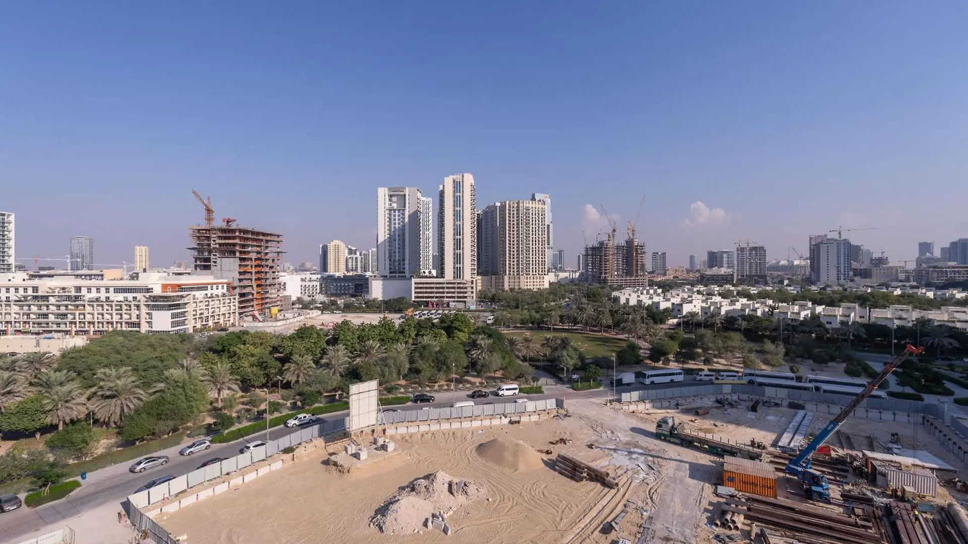 Studio Flat In Rokane G25 Near Five, Jvc Perfect For 2 Dubai Apartment